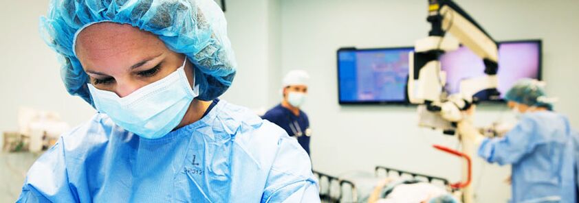 Ang mga siruhano nga nagpahigayon sa plastic surgery alang sa pagpadako sa dughan